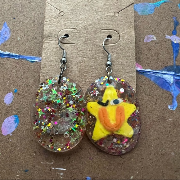 Happy Life Smiley Star Earrings - Picture 5 of 7